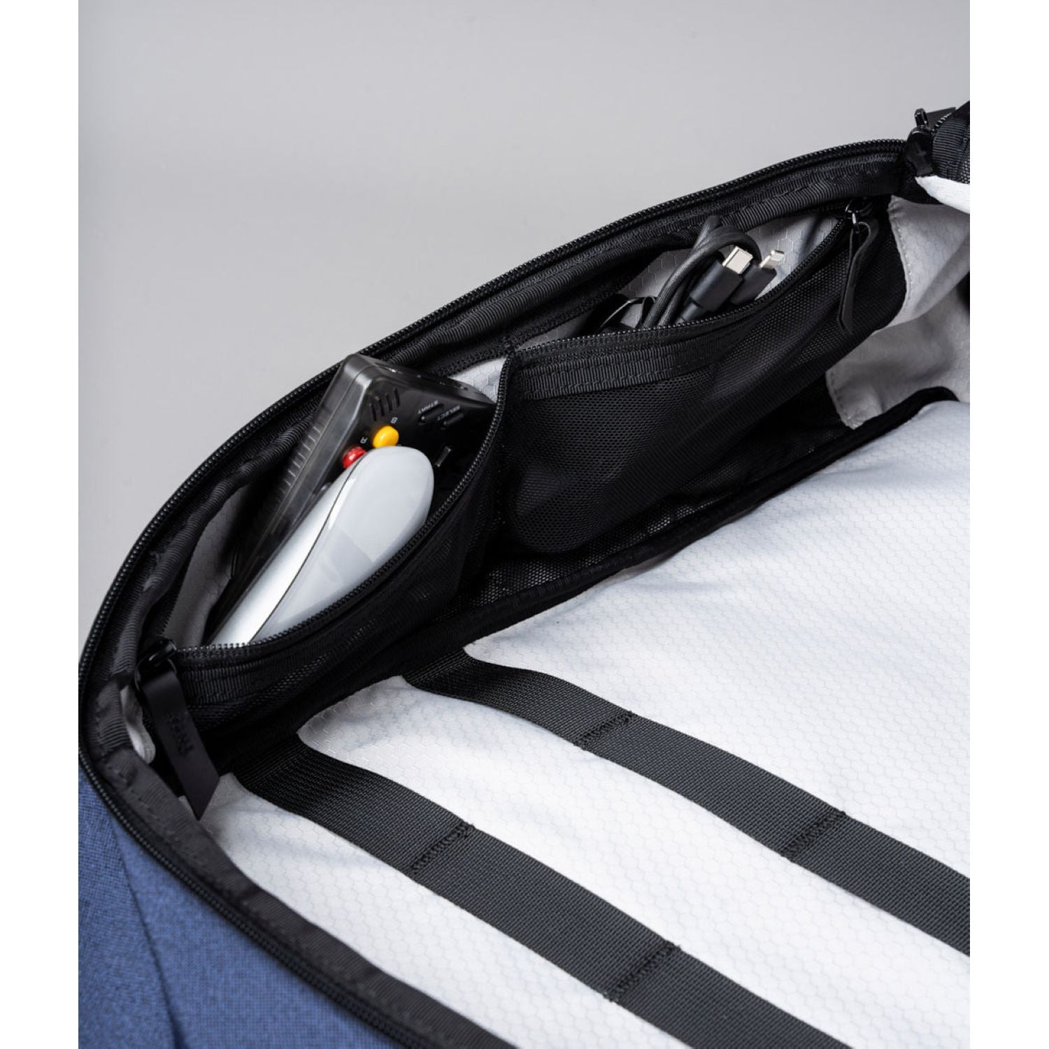 ALPAKA Elements Travel (35L) Axoflux 600D Backpack + Removable Waist Strap