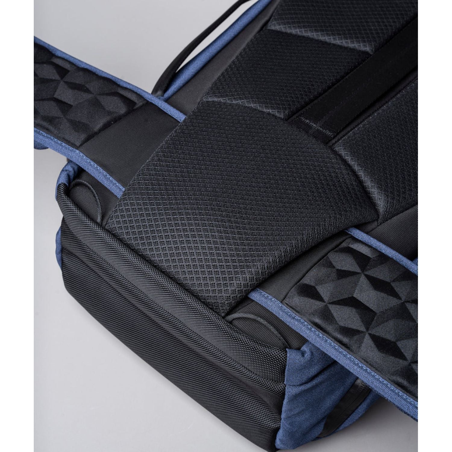 ALPAKA Elements Travel (35L) Axoflux 600D Backpack + Removable Waist Strap