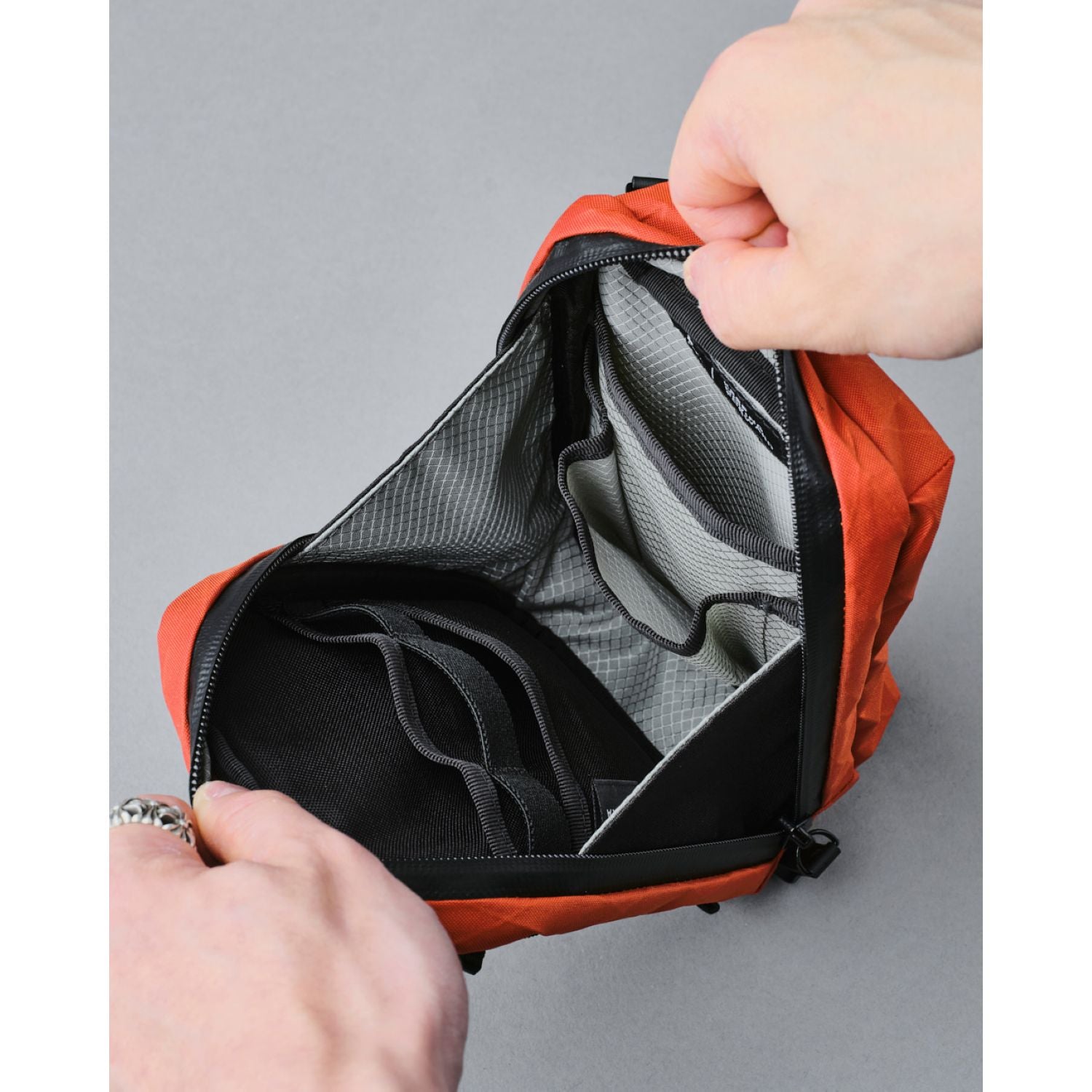 ALPAKA Metro Sling (X-Pac)