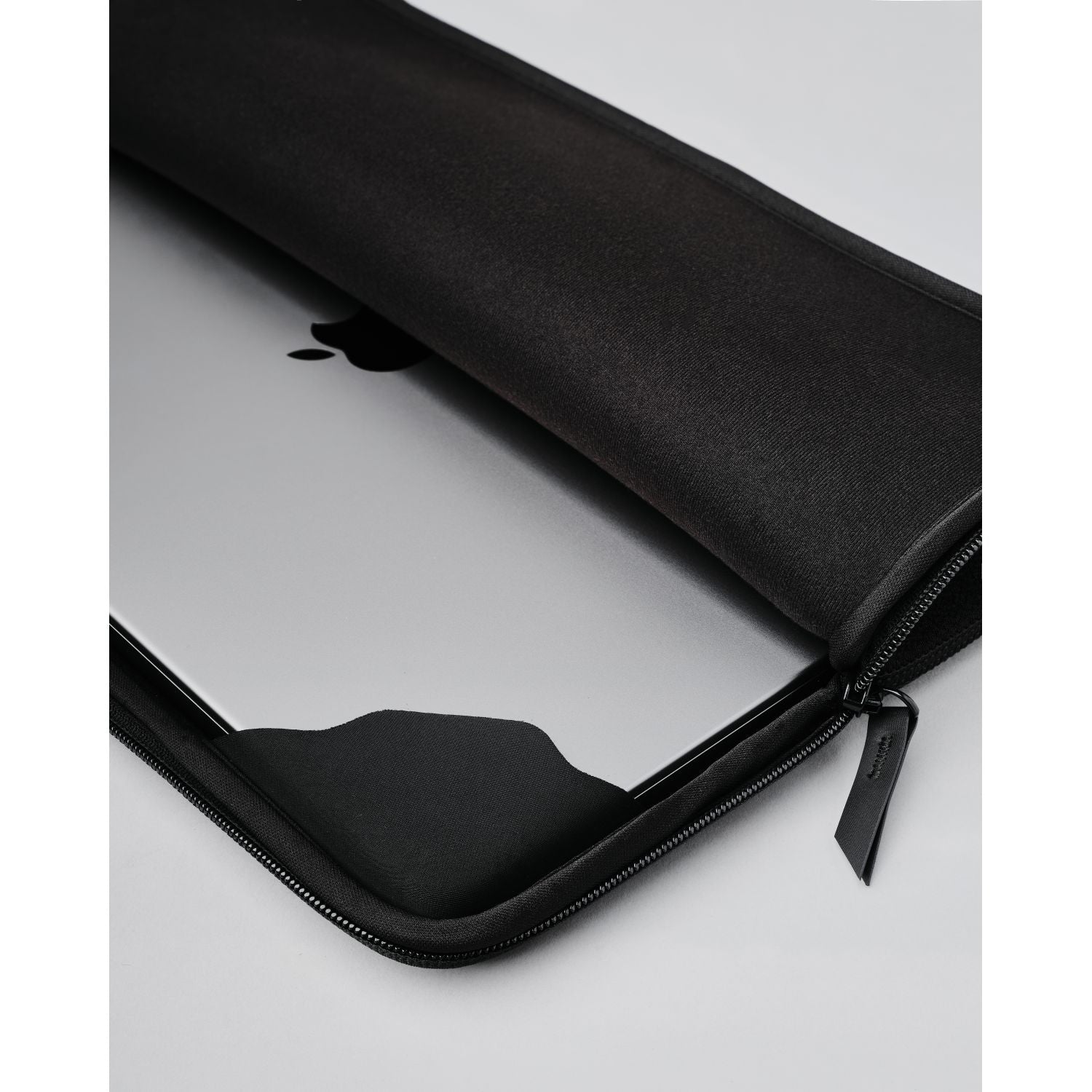 ALPAKA Slim Laptop Sleeve 16"