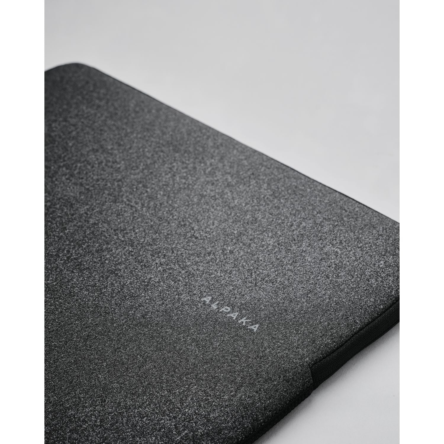 ALPAKA Slim Laptop Sleeve 16"