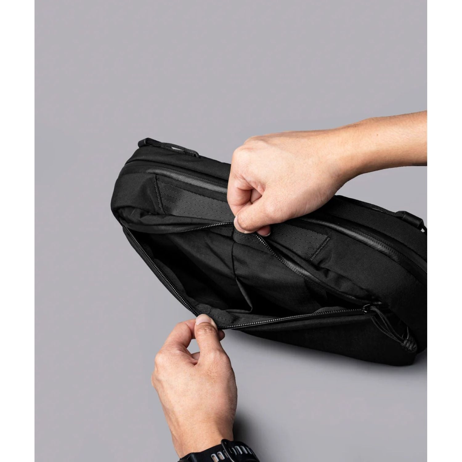 ALPAKA Eclipse Gaming Sling