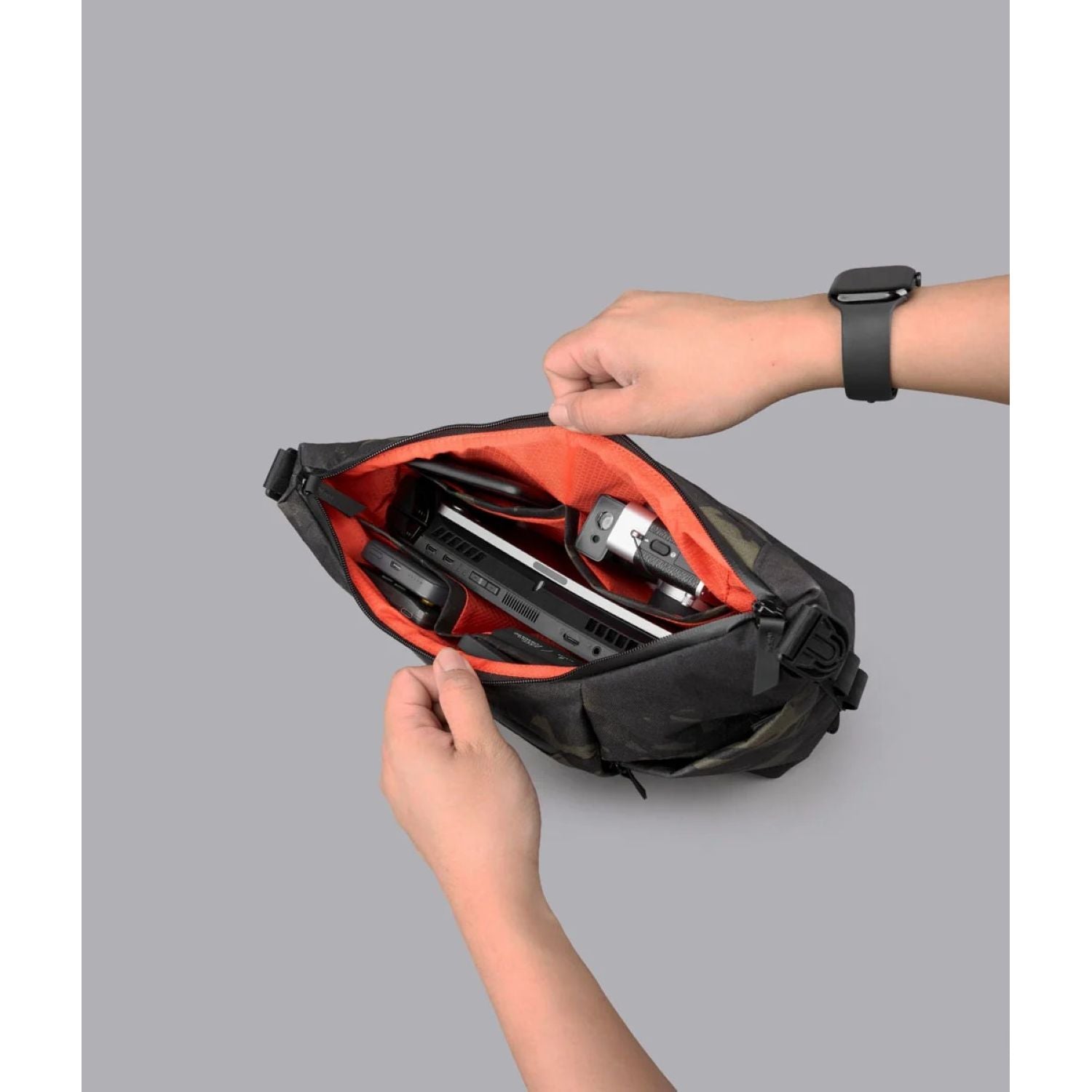 ALPAKA Flow Satchel With Padded Strap 4L