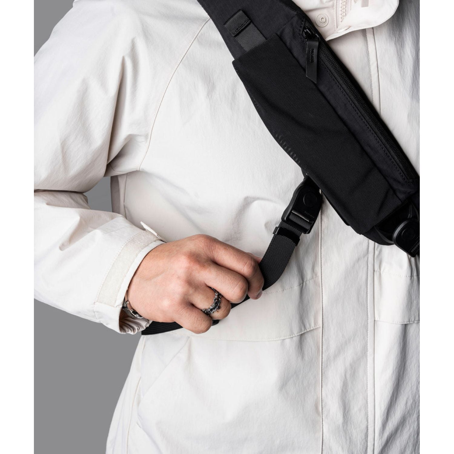 ALPAKA Metro Crossbody Right Shoulder