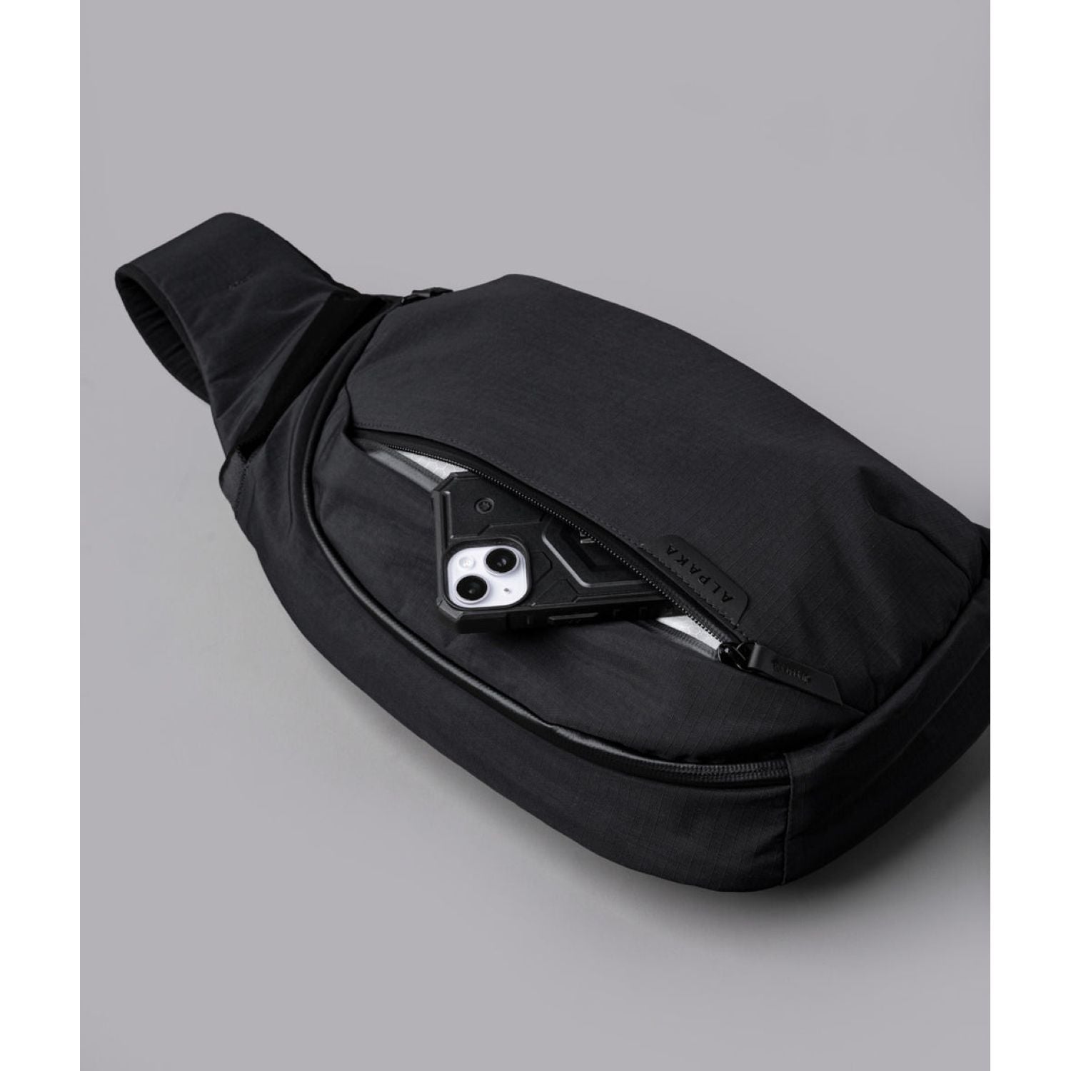 ALPAKA Metro Crossbody Right Shoulder