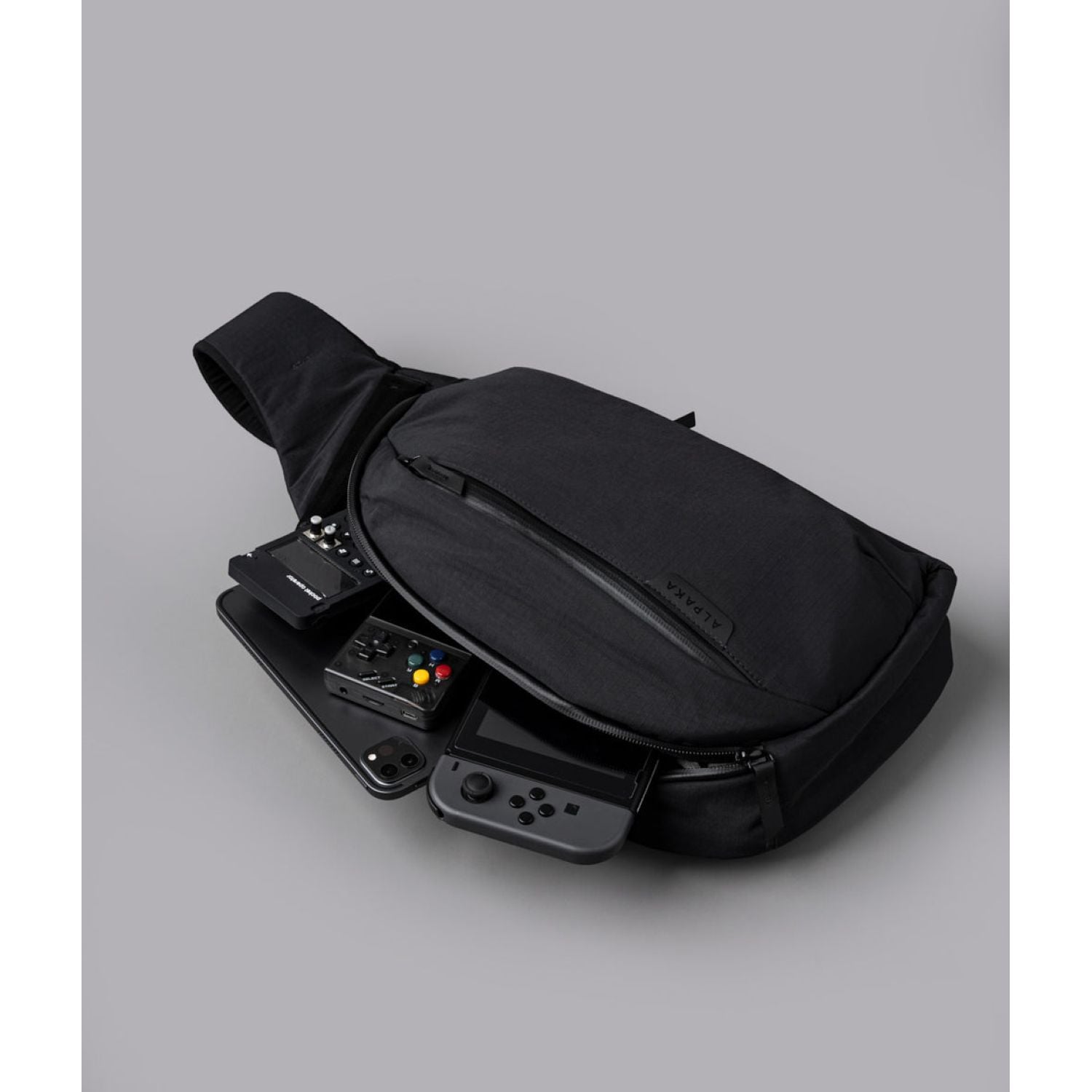 ALPAKA Metro Crossbody Right Shoulder