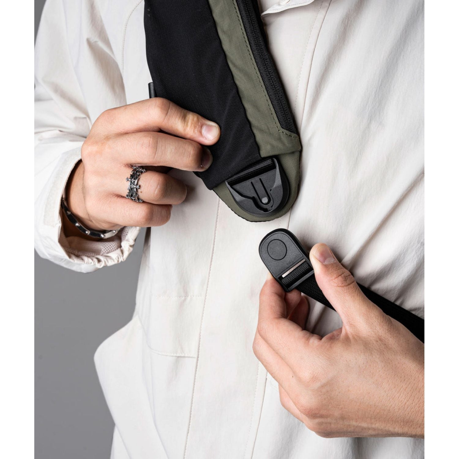 ALPAKA Metro Crossbody Right Shoulder