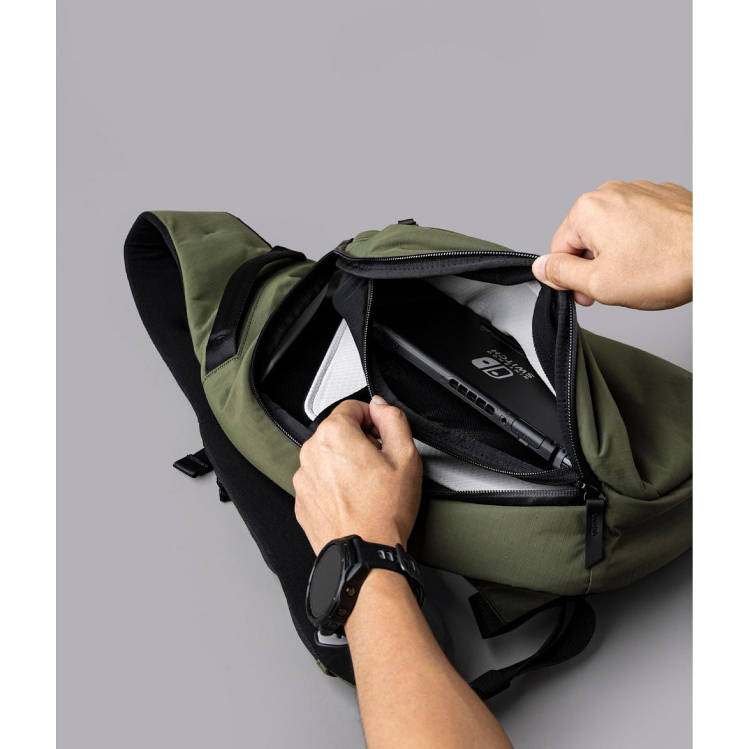 ALPAKA Metro Crossbody Right Shoulder