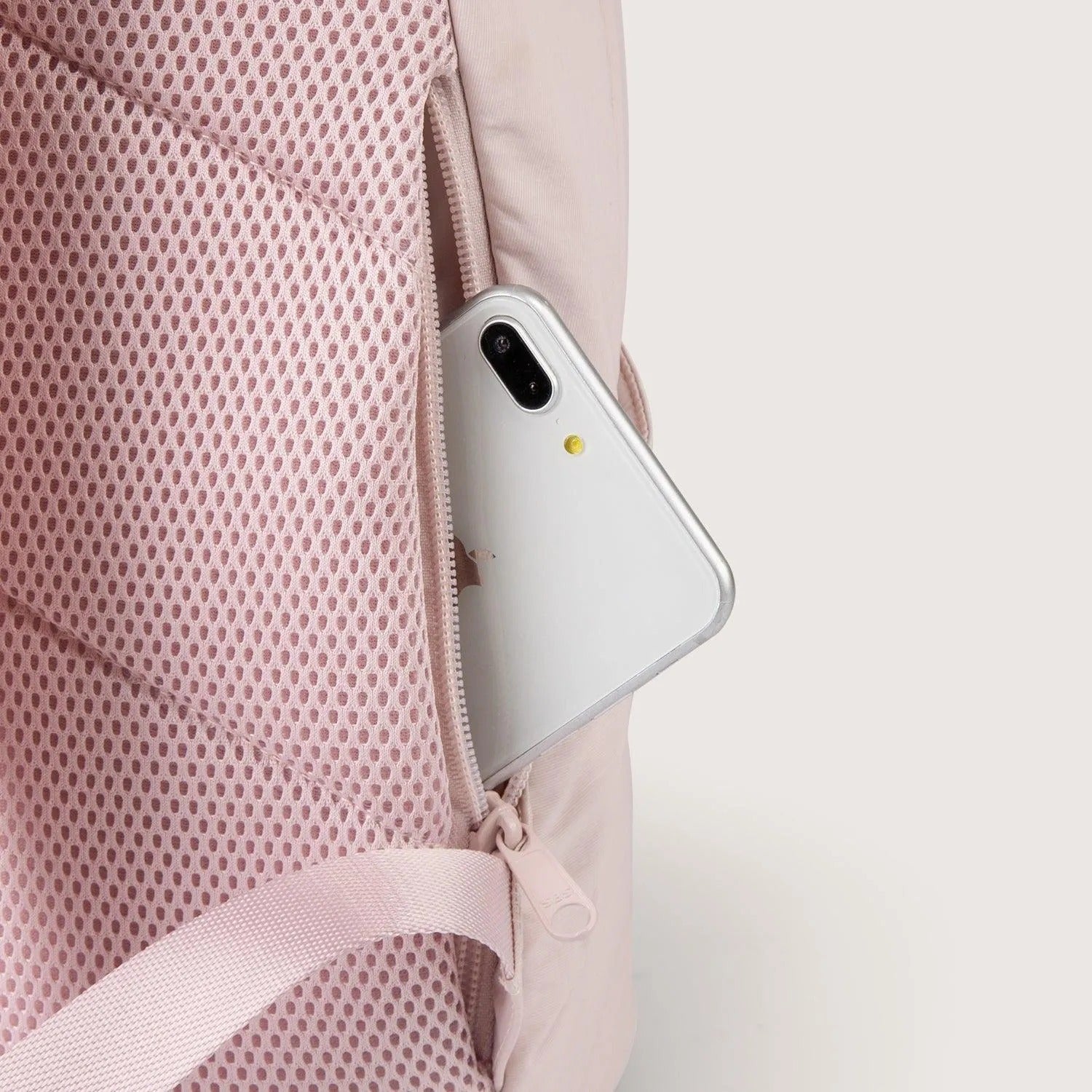 Bagsmart Zoraesque Feather Light Backpack 14L