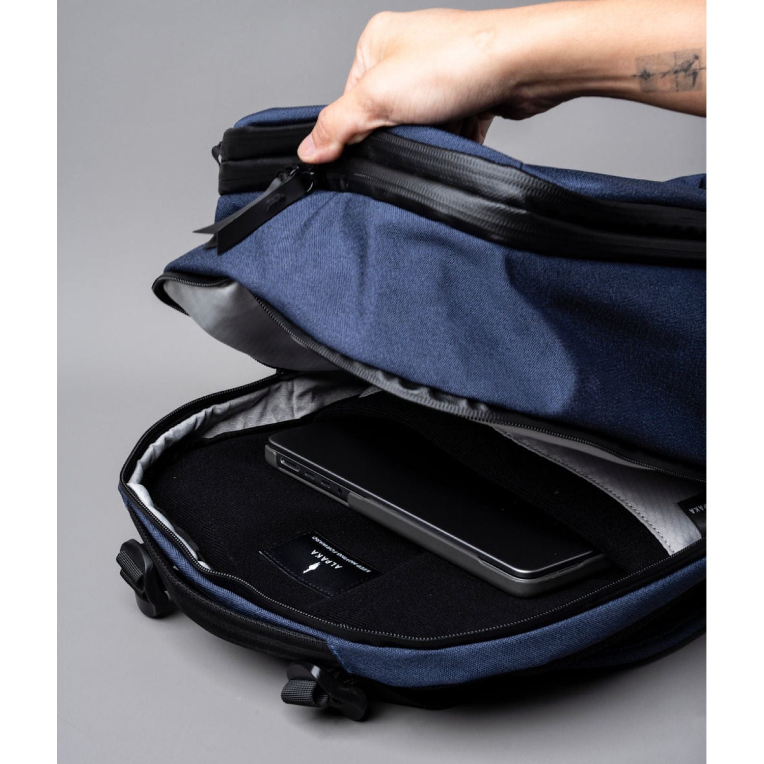 ALPAKA Elements Travel (35L) Axoflux 600D Backpack + Removable Waist Strap