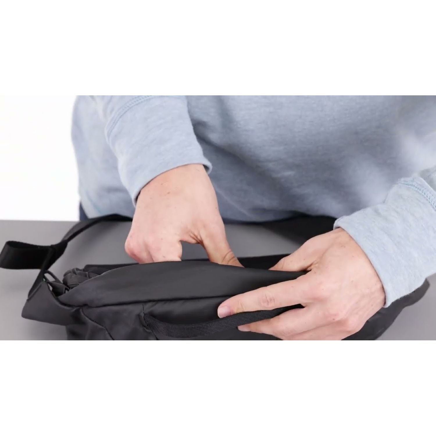 Thule Tact Crossbody 5L