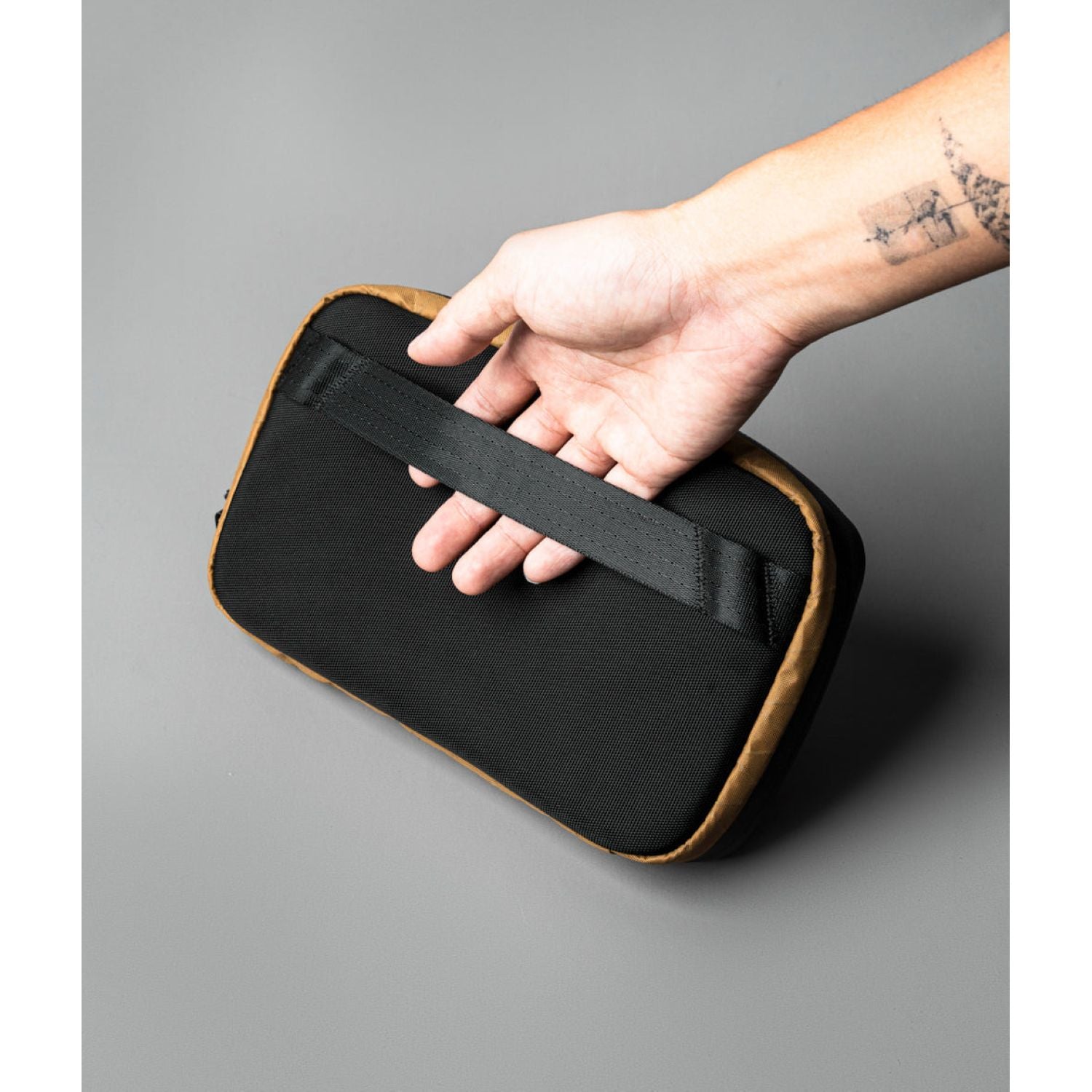 ALPAKA Elements Tech Case Sling Mini (SA)