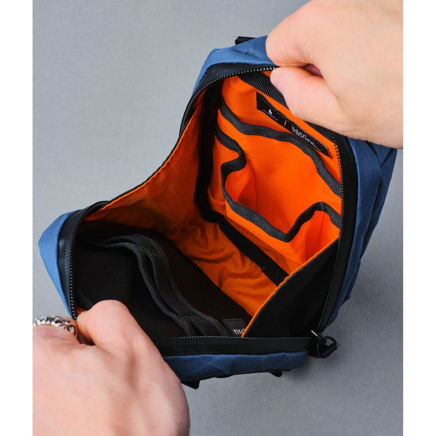 ALPAKA Metro Sling (X-Pac)