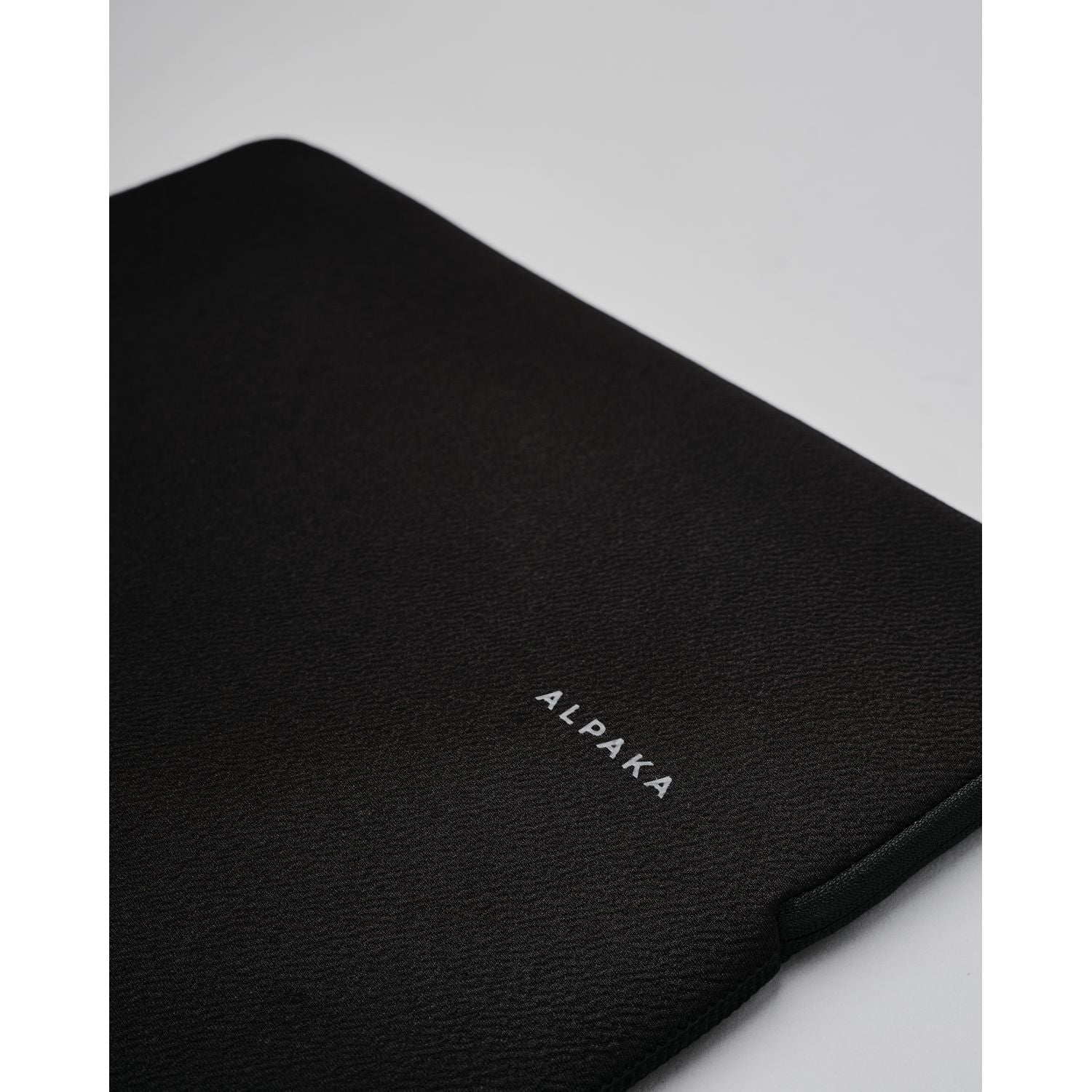 ALPAKA Slim Laptop Sleeve 16"