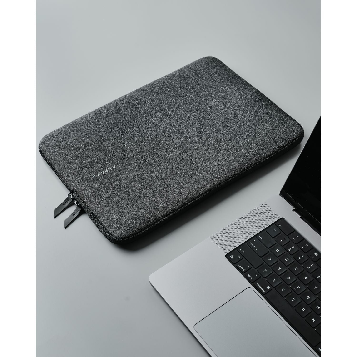 ALPAKA Slim Laptop Sleeve 16"