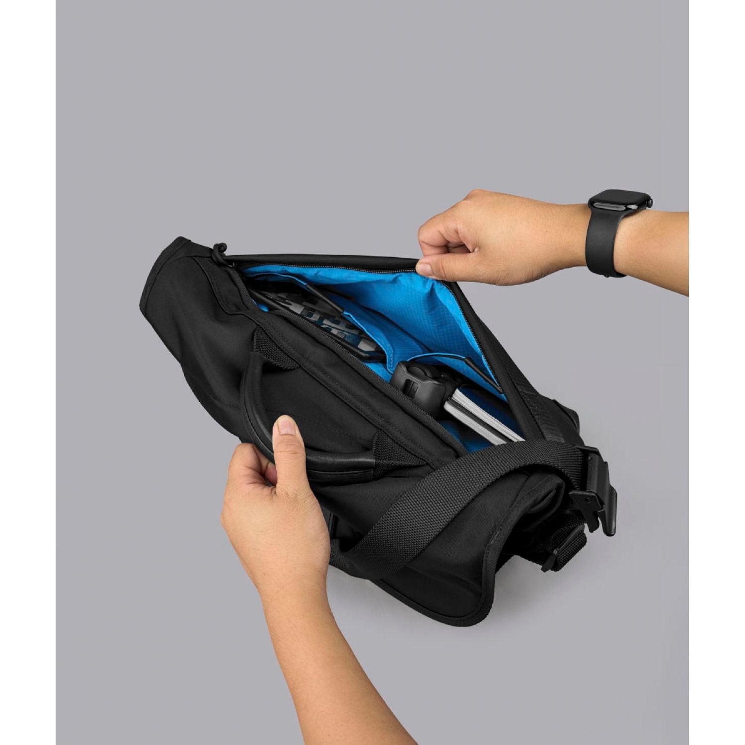 [PRE-ORDER] ALPAKA 7Ven Messenger Decade Edition 14" Ballastic Nylon 840D Bag