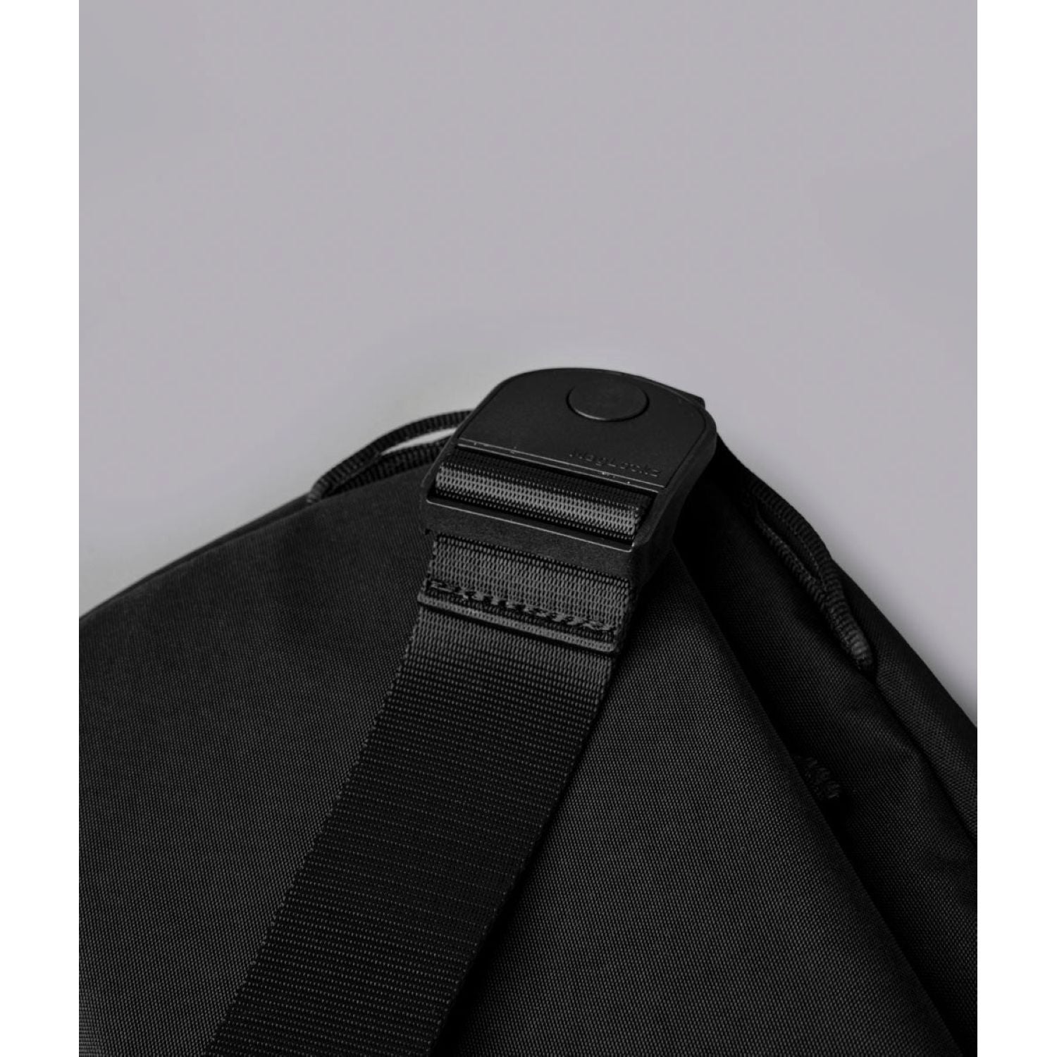ALPAKA Eclipse Gaming Sling