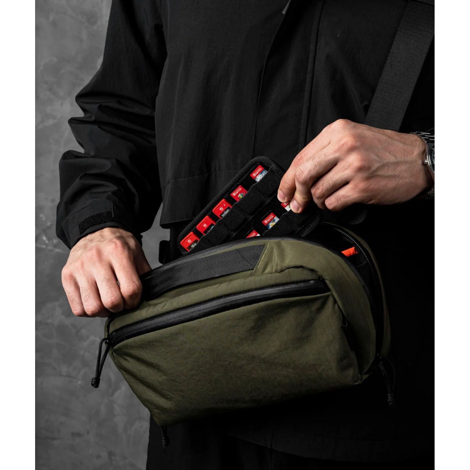 ALPAKA Eclipse Gaming Sling