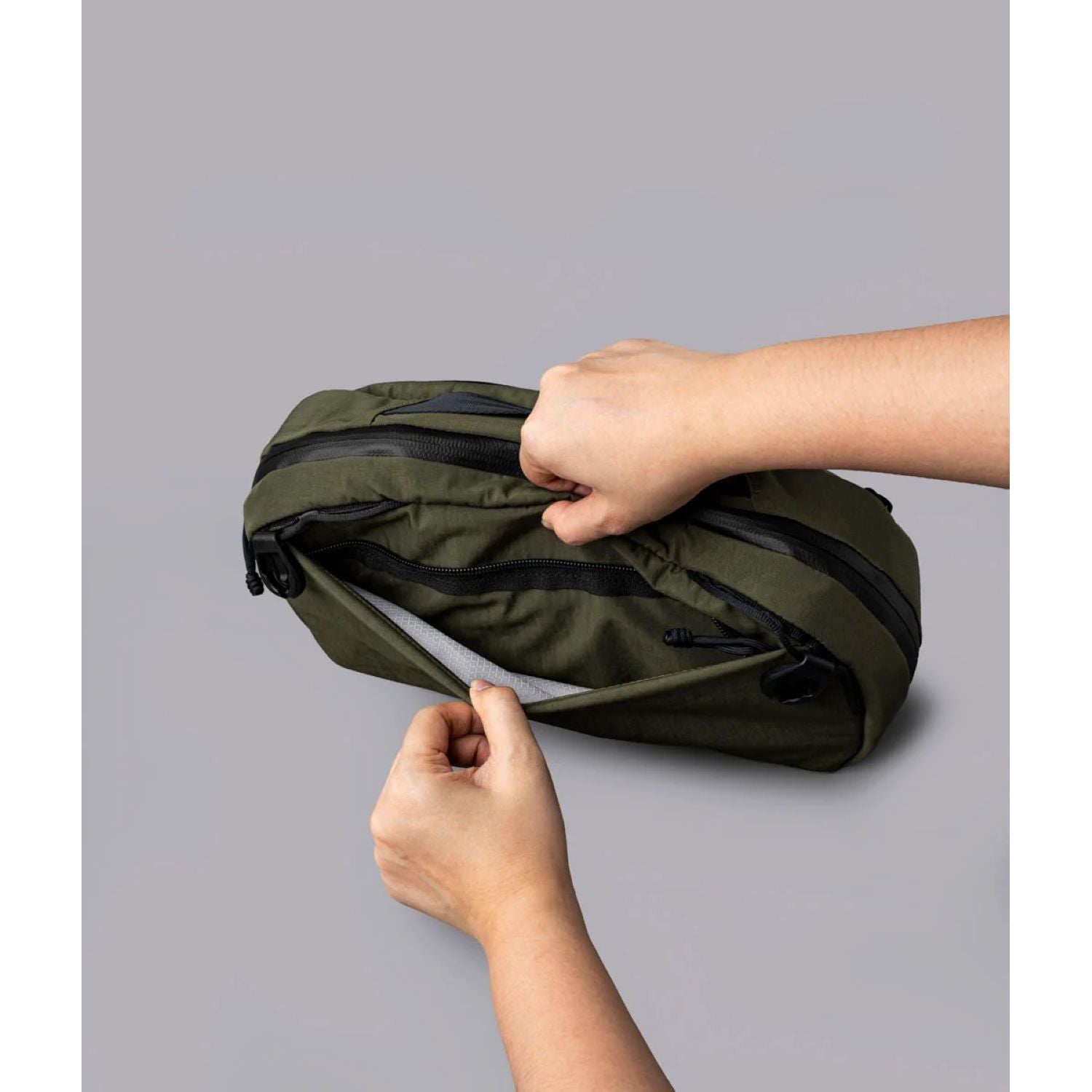 ALPAKA Eclipse Gaming Sling