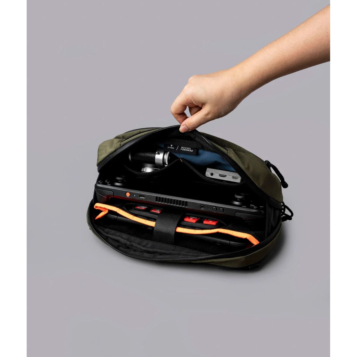 ALPAKA Eclipse Gaming Sling