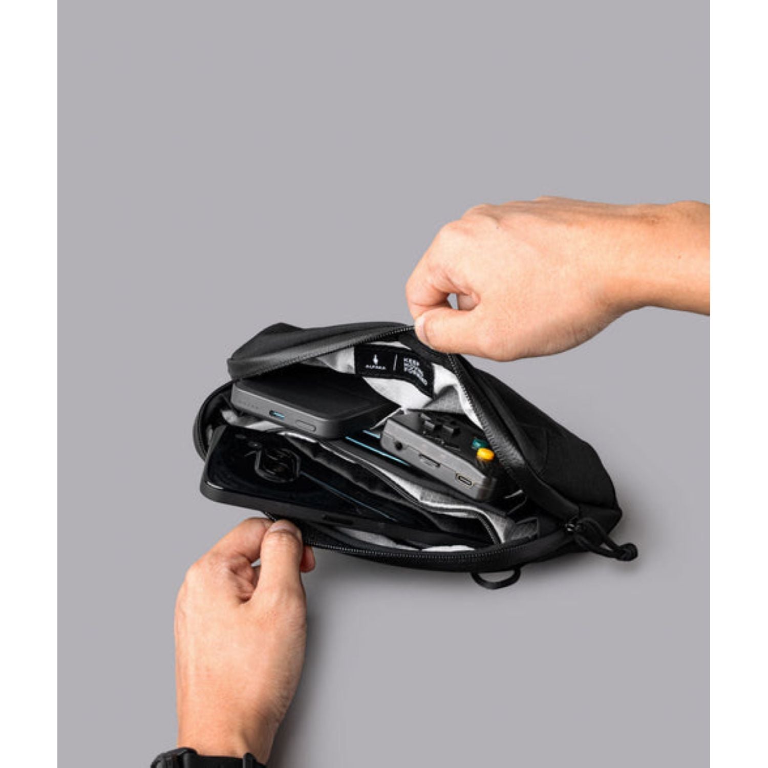 ALPAKA Flight Pouch Pro