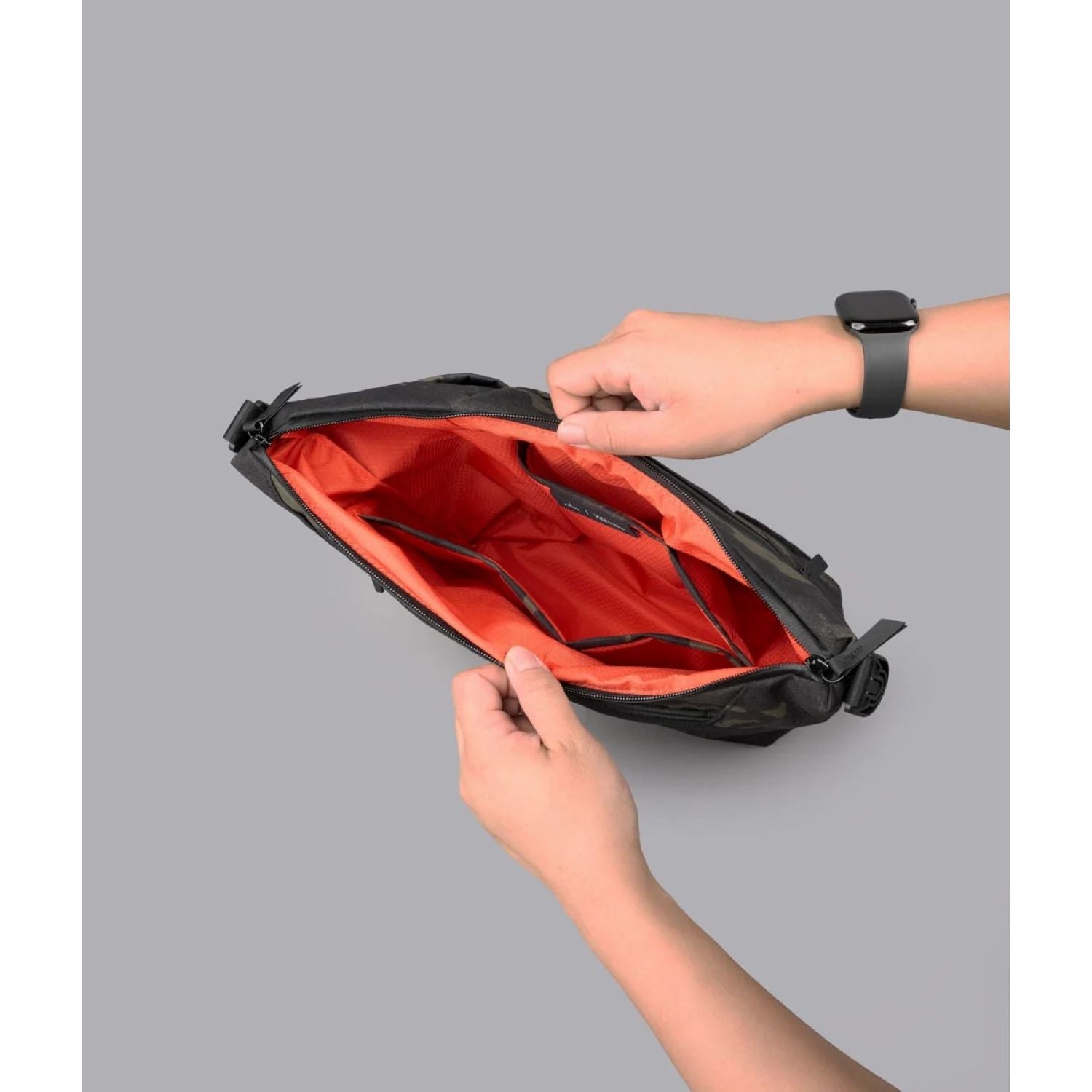 ALPAKA Flow Satchel With Padded Strap 4L