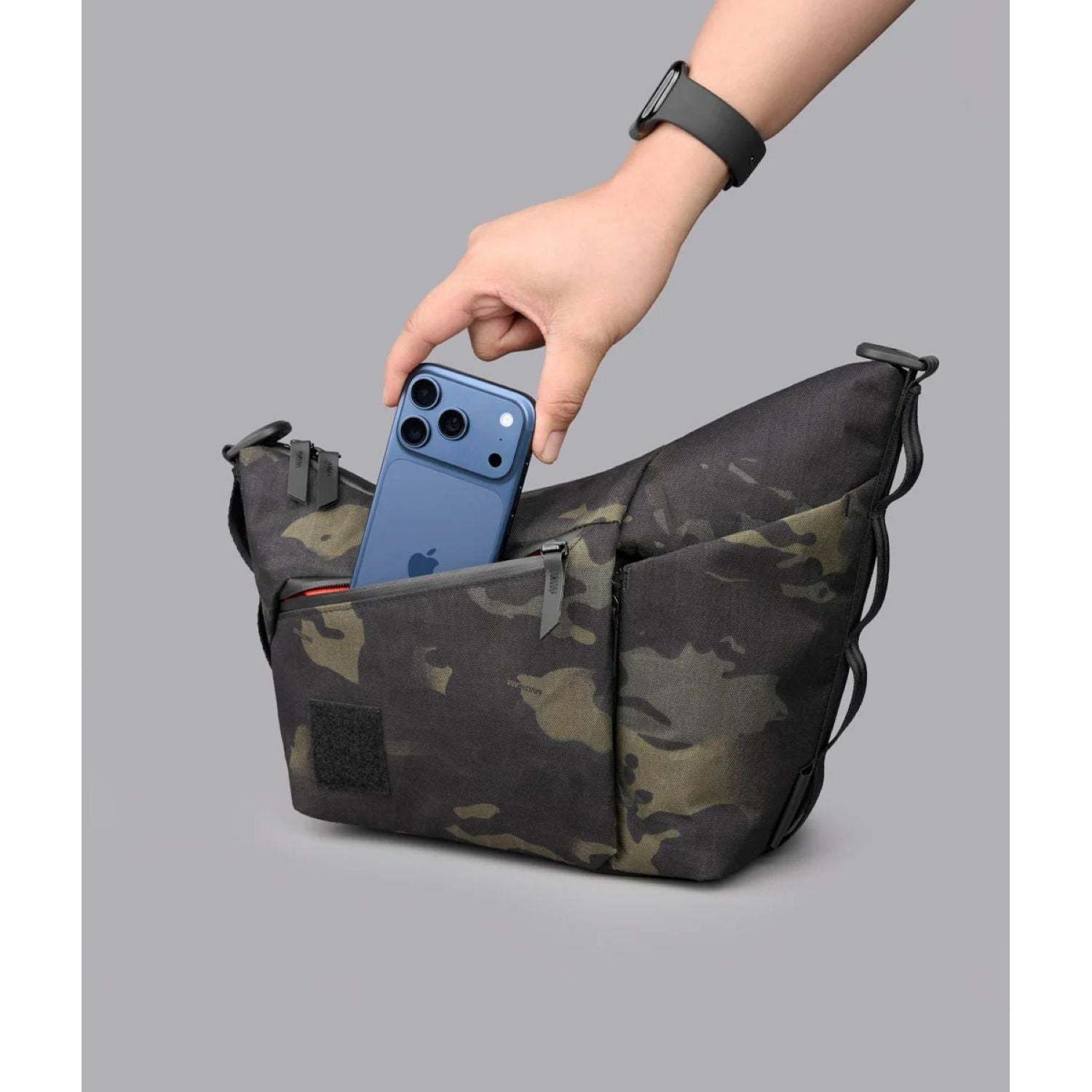 ALPAKA Flow Satchel With Padded Strap 4L