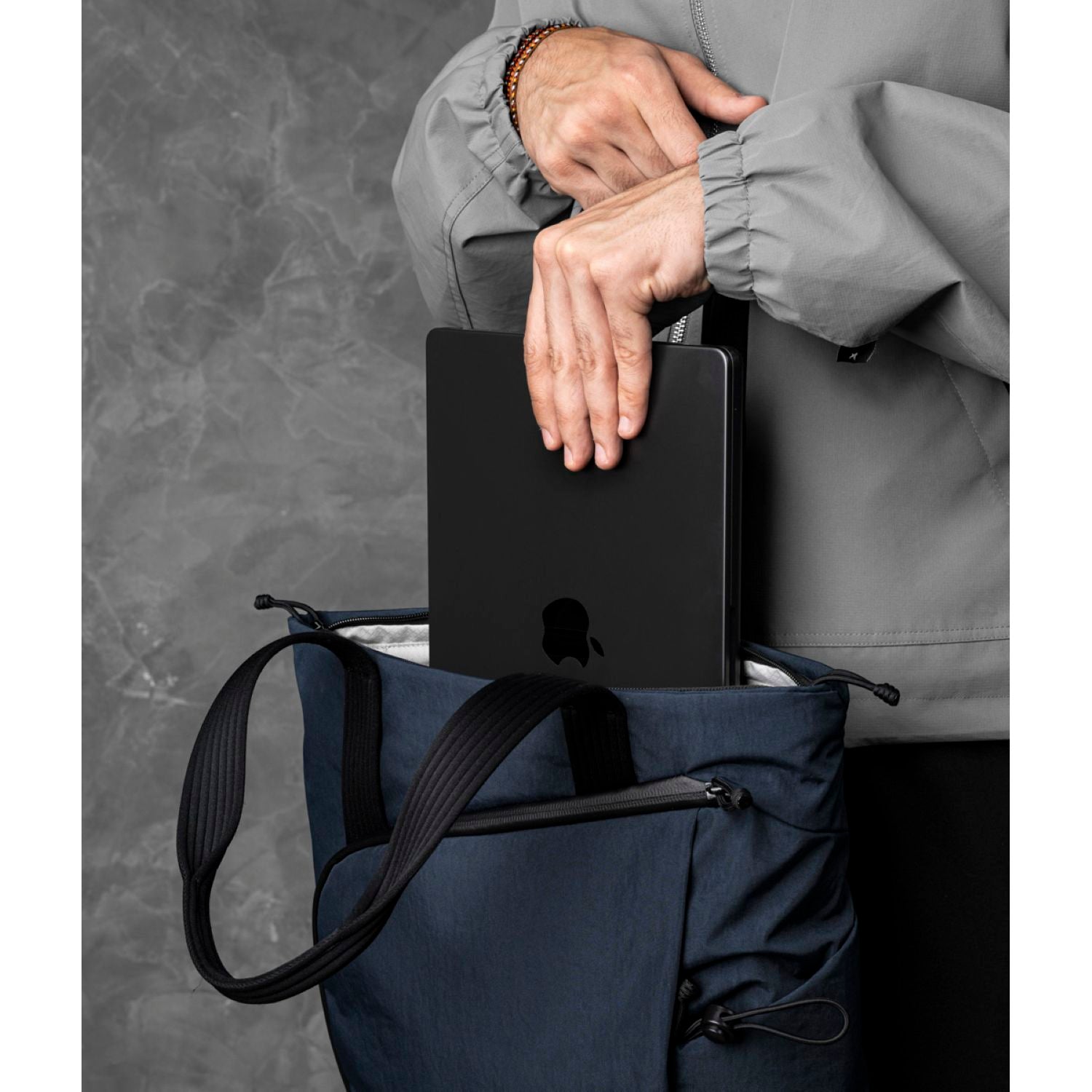 ALPAKA Flow Tote Pack