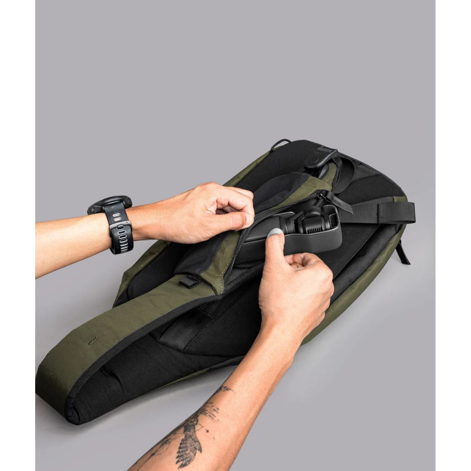 ALPAKA Metro Crossbody Left Shoulder