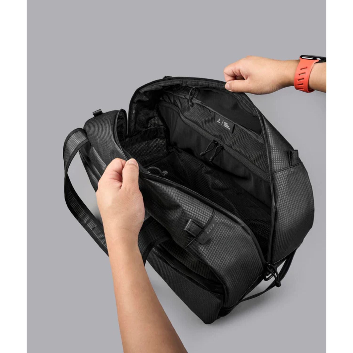 ALPAKA Momentum Duffel
