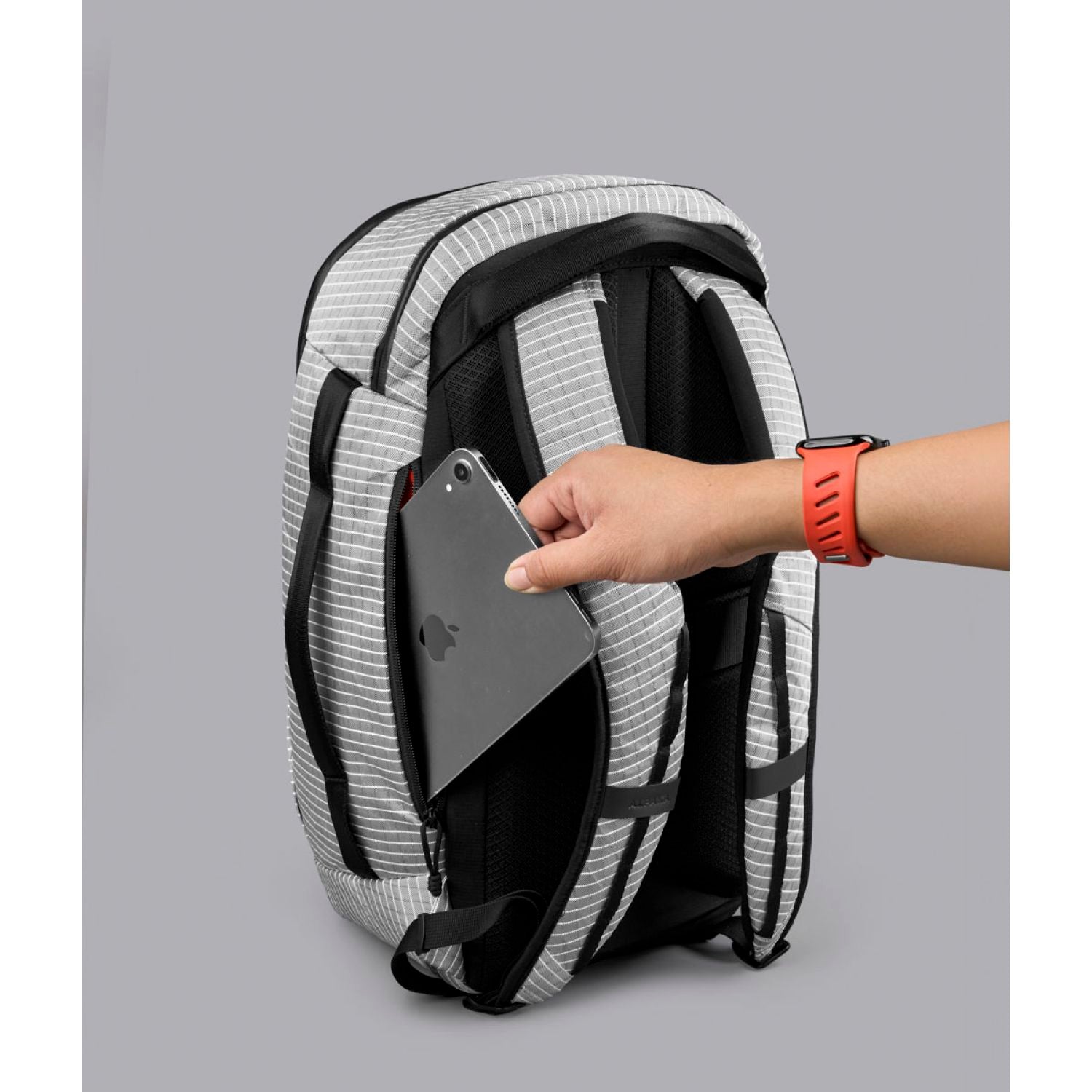 ALPAKA Traverse Backpack 30L